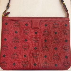 MCM pouch visetos ❤️.